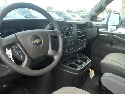 2025 Chevrolet Express Cutaway 3500 1WT