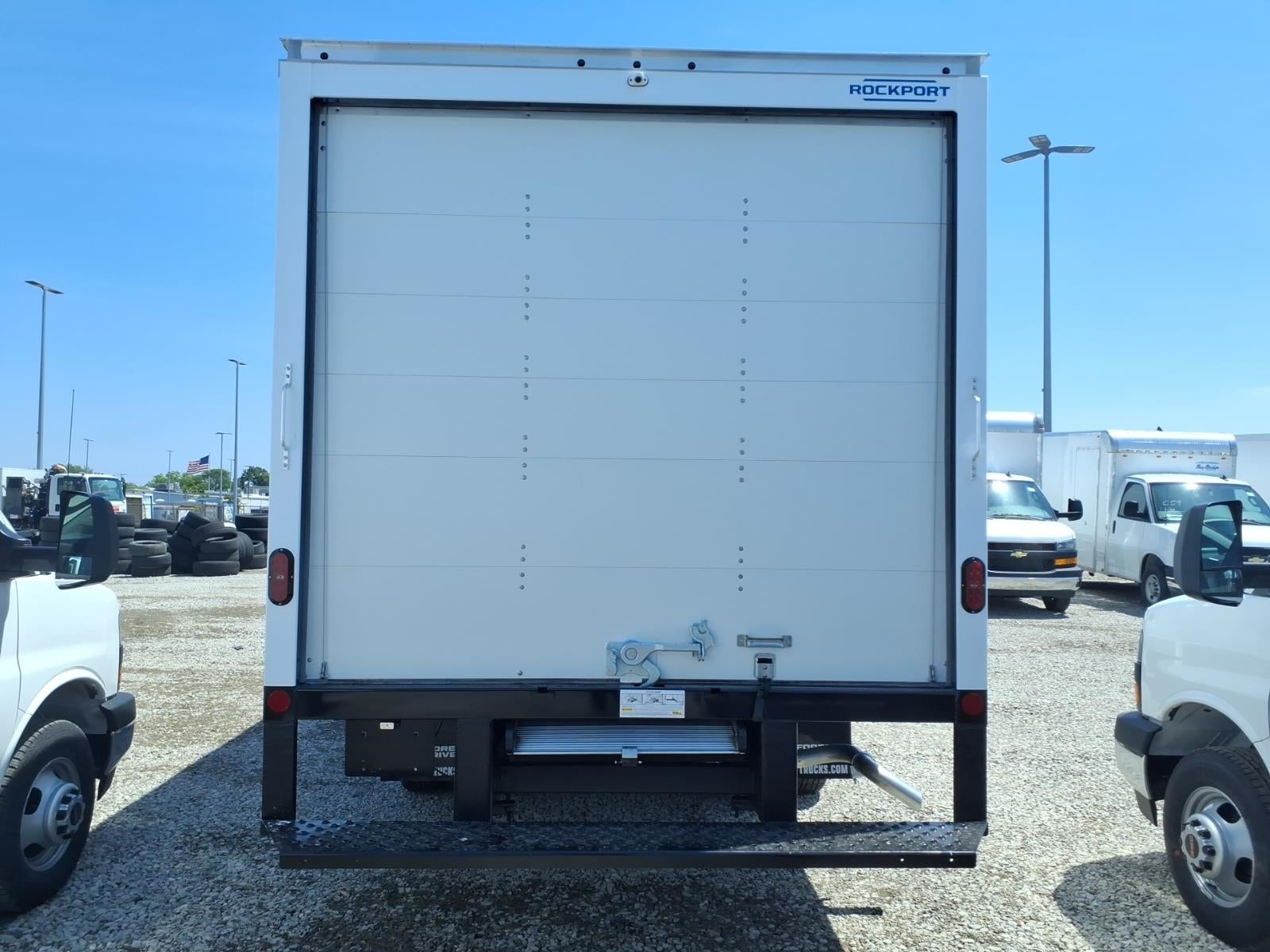 2025 Chevrolet Express Cutaway 3500 1WT