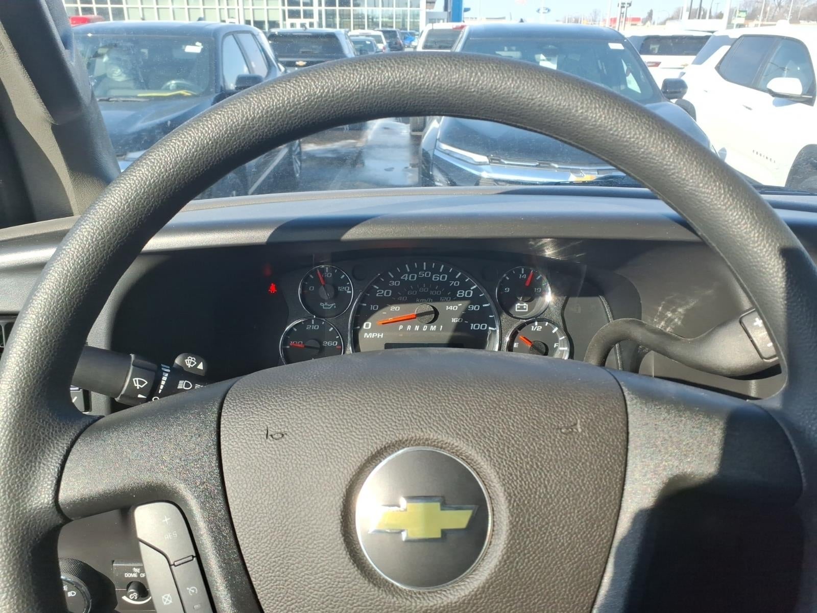 2025 Chevrolet Express Cutaway 3500 1WT