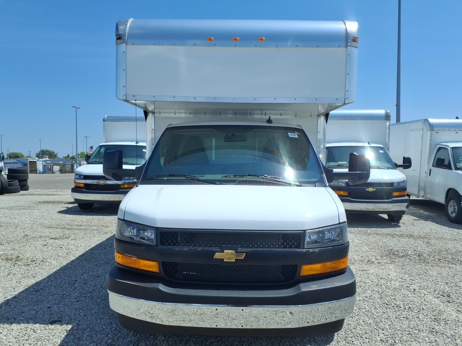 2025 Chevrolet Express Cutaway 3500 1WT