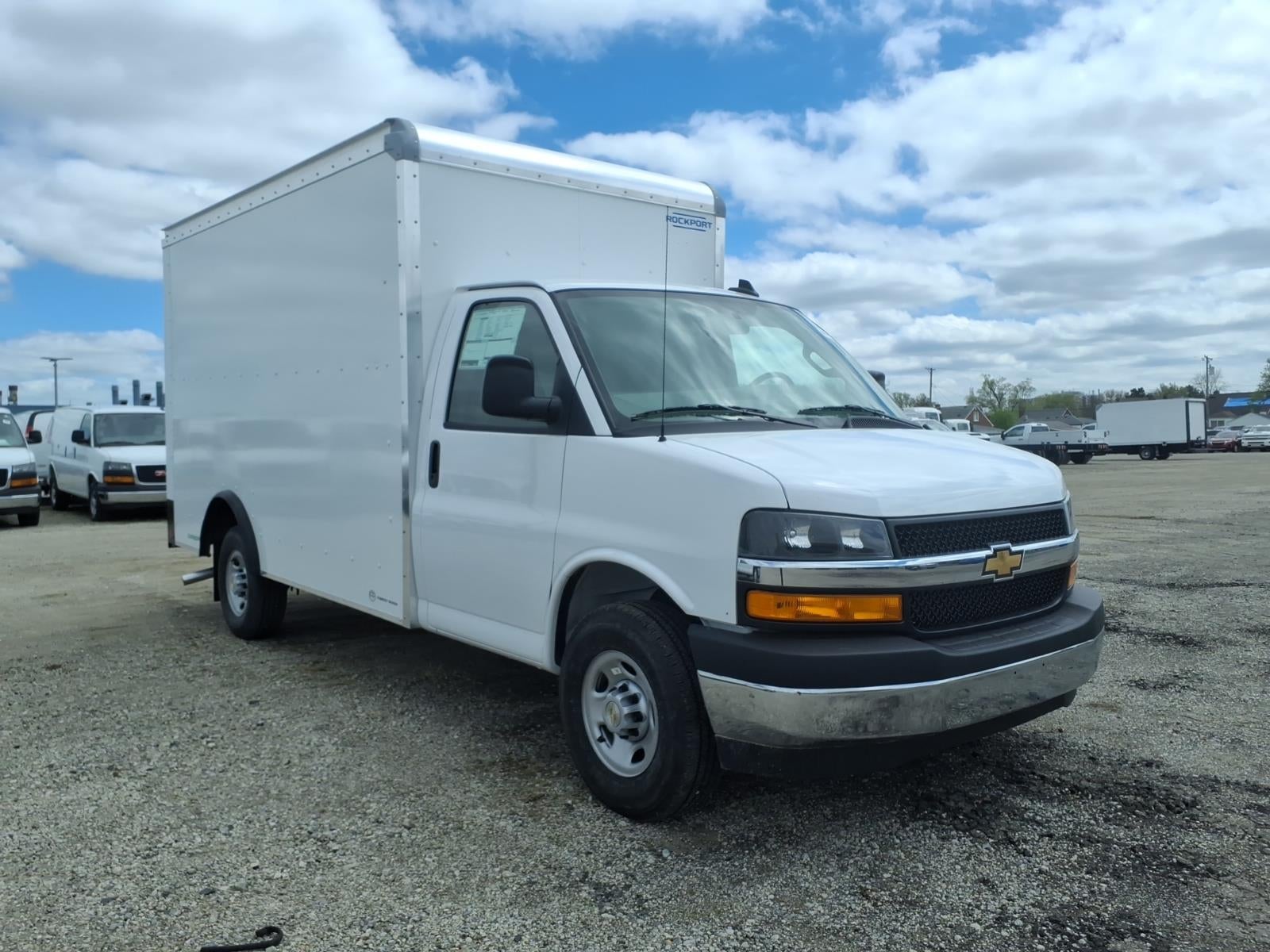 2025 GMC Savana Cutaway 3500 1WT