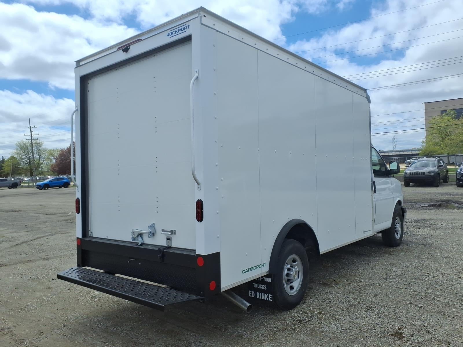 2025 GMC Savana Cutaway 3500 1WT