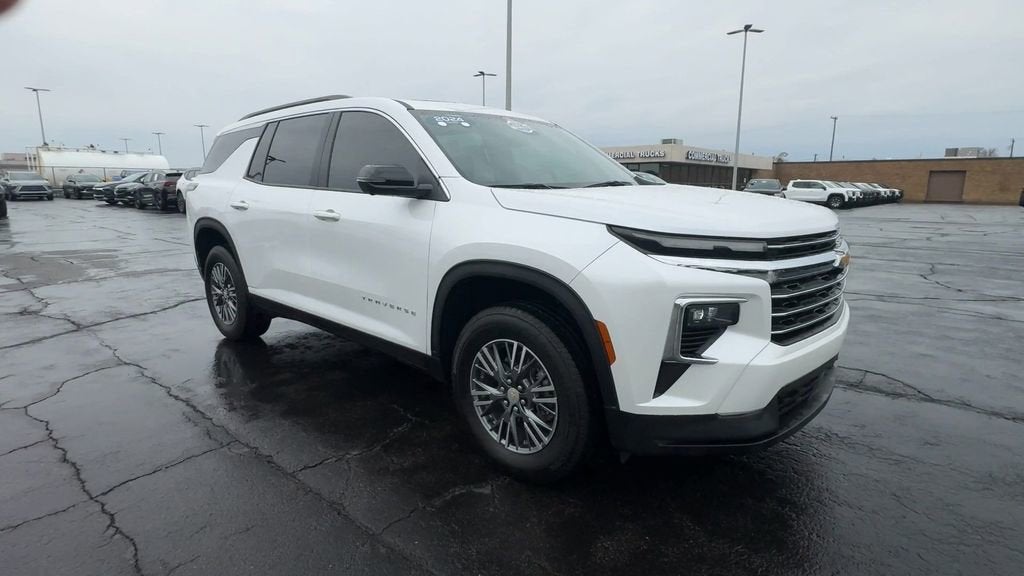 2024 Chevrolet Traverse LT
