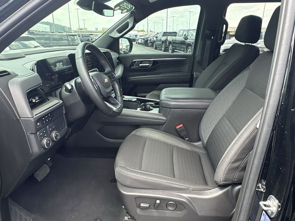 2025 Chevrolet Suburban LS