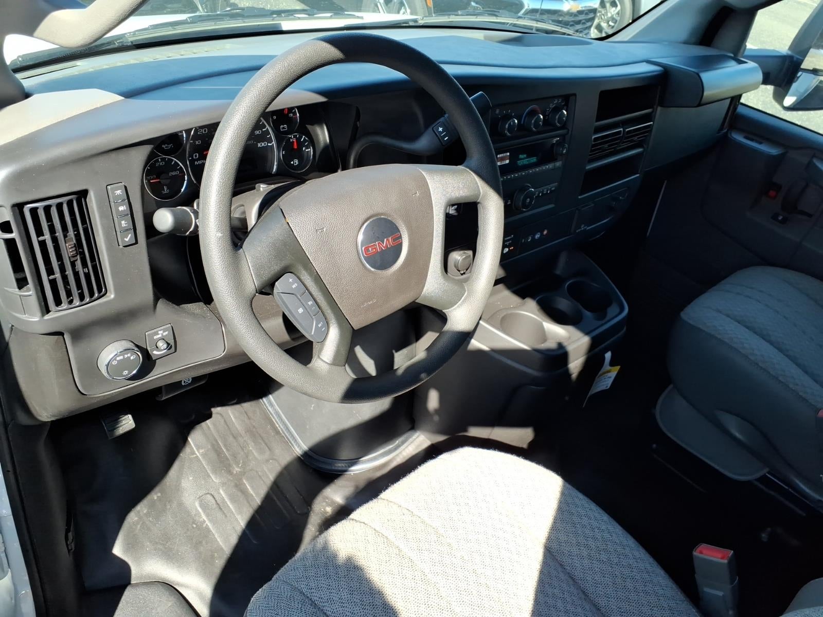 2025 GMC Savana Cutaway 3500 1WT