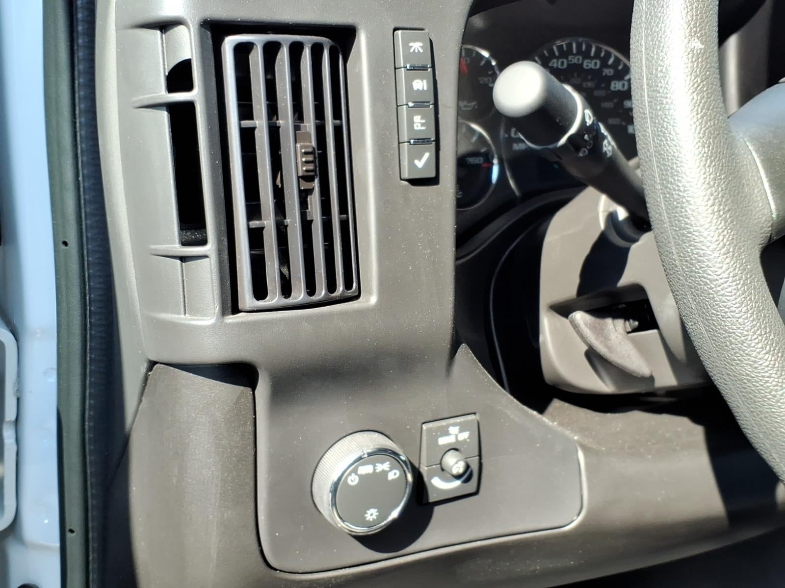 2025 GMC Savana Cutaway 3500 1WT