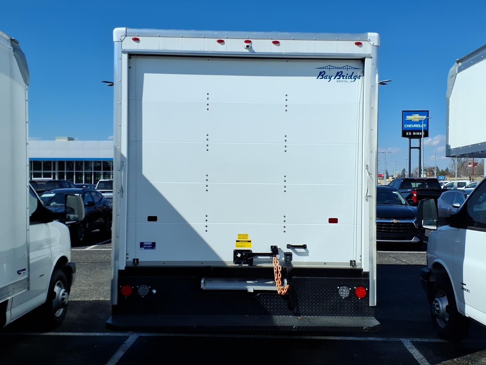 2025 GMC Savana Cutaway 3500 1WT