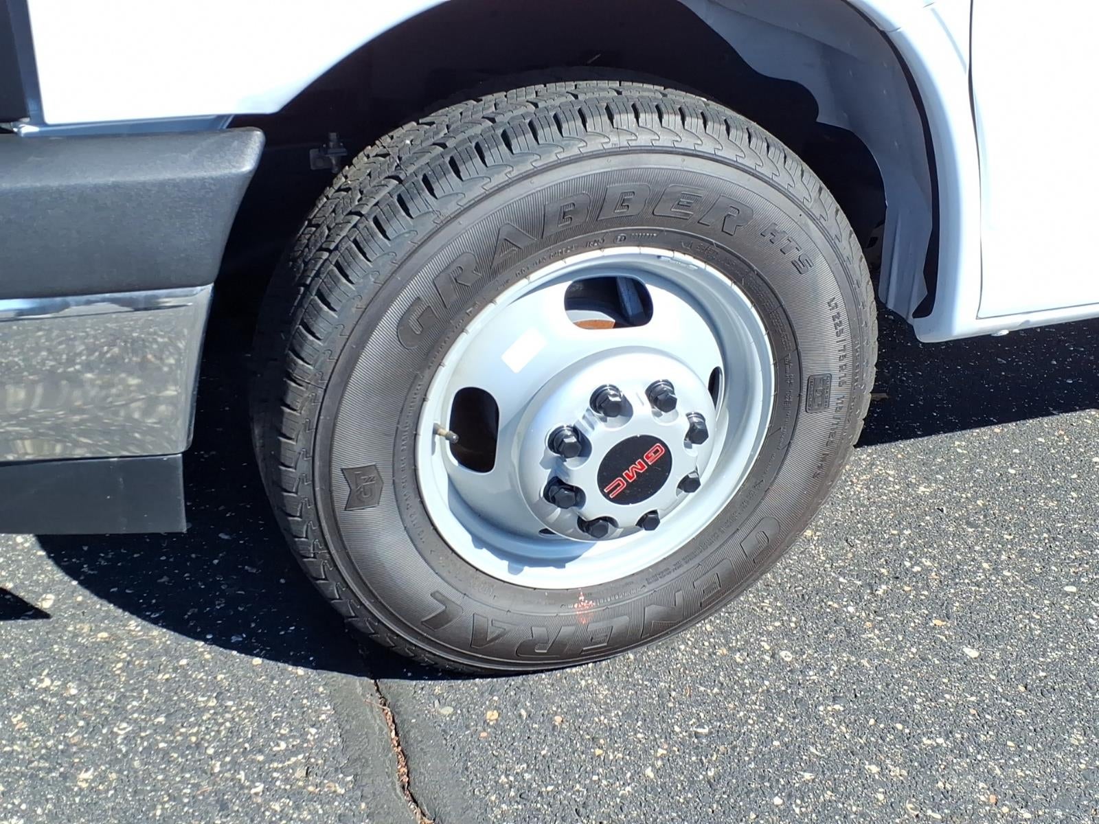 2025 GMC Savana Cutaway 3500 1WT