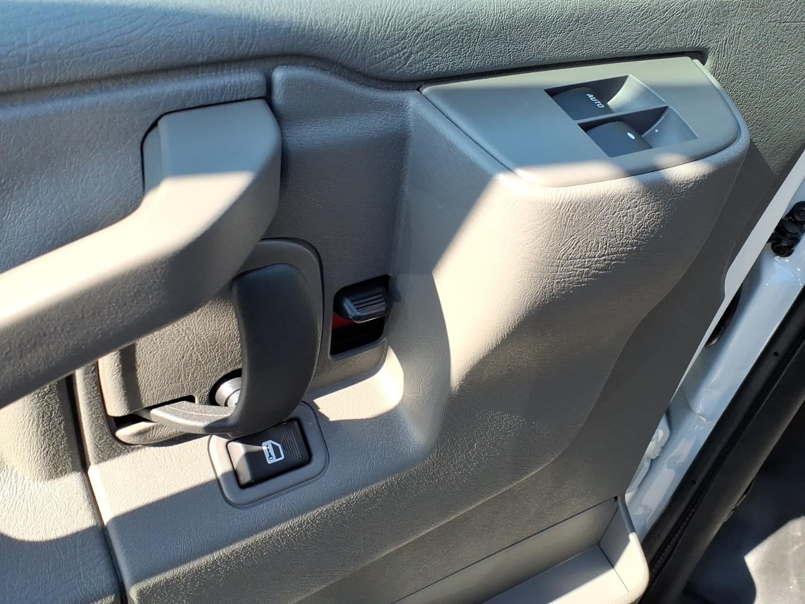 2025 GMC Savana Cutaway 3500 1WT