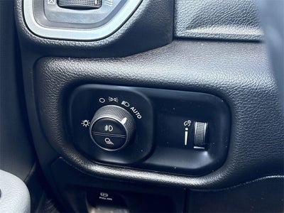 2022 RAM 1500 Big Horn Crew Cab 4x4 5'7" Box