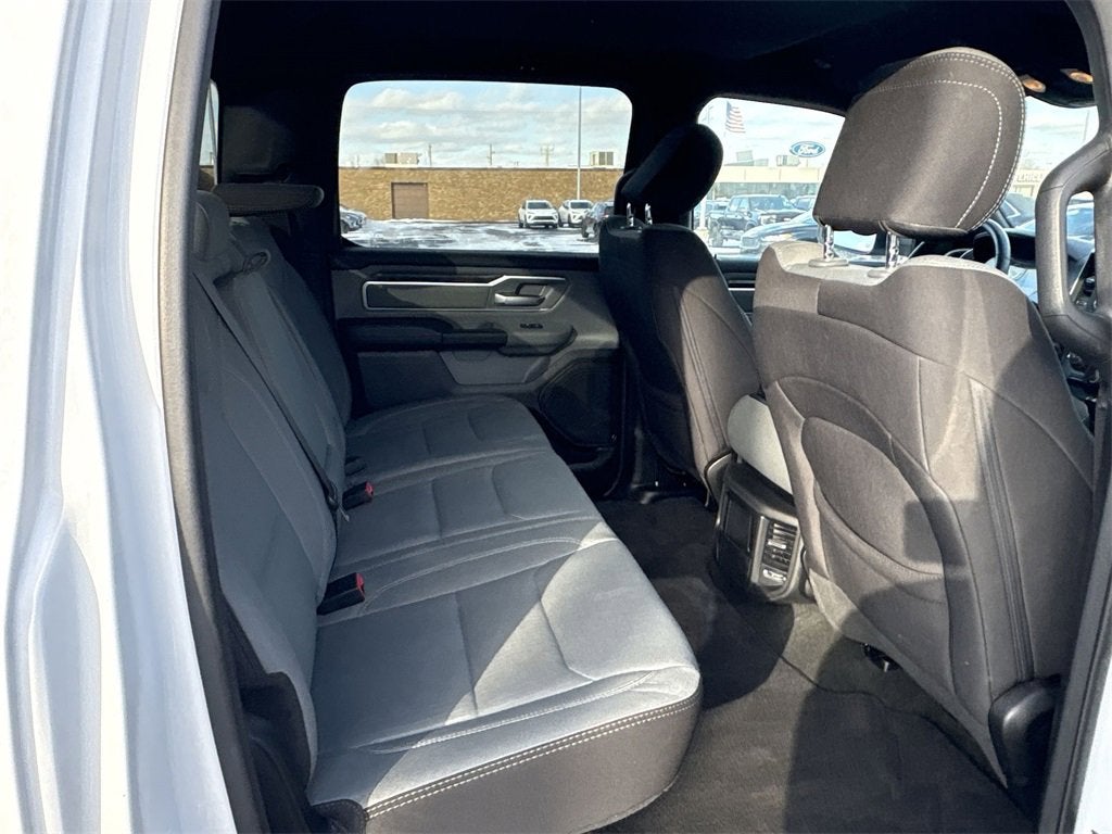 2022 RAM 1500 Big Horn Crew Cab 4x4 5'7" Box