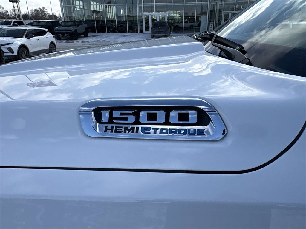 2022 RAM 1500 Big Horn Crew Cab 4x4 5'7" Box