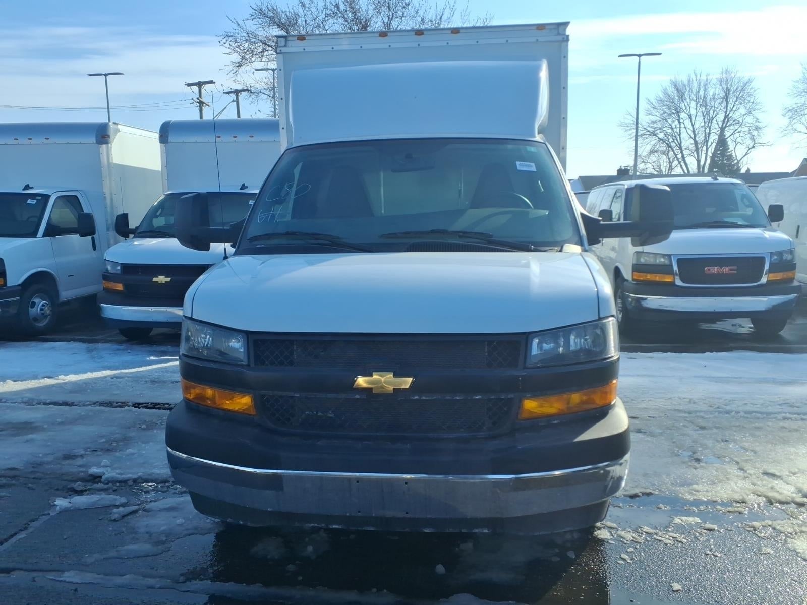 2025 Chevrolet Express Cutaway 3500 1WT