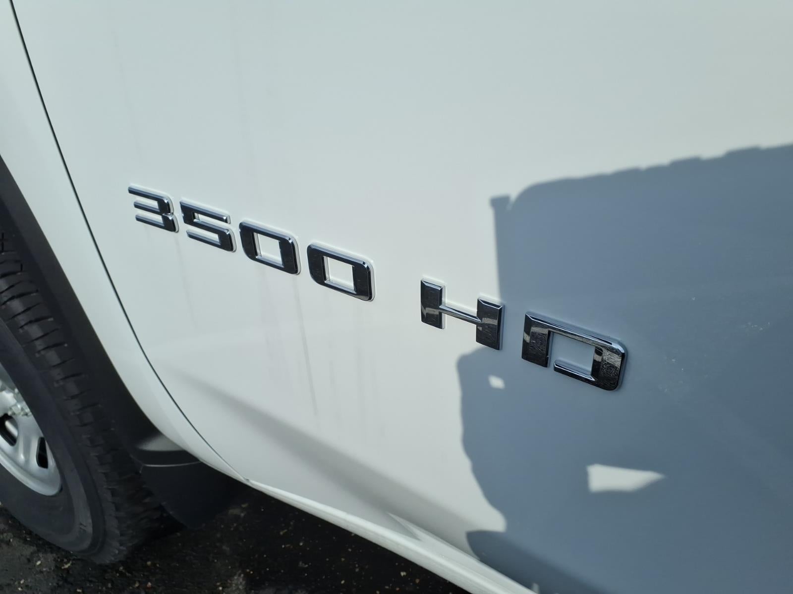 2024 Chevrolet Express Cutaway 3500 1WT