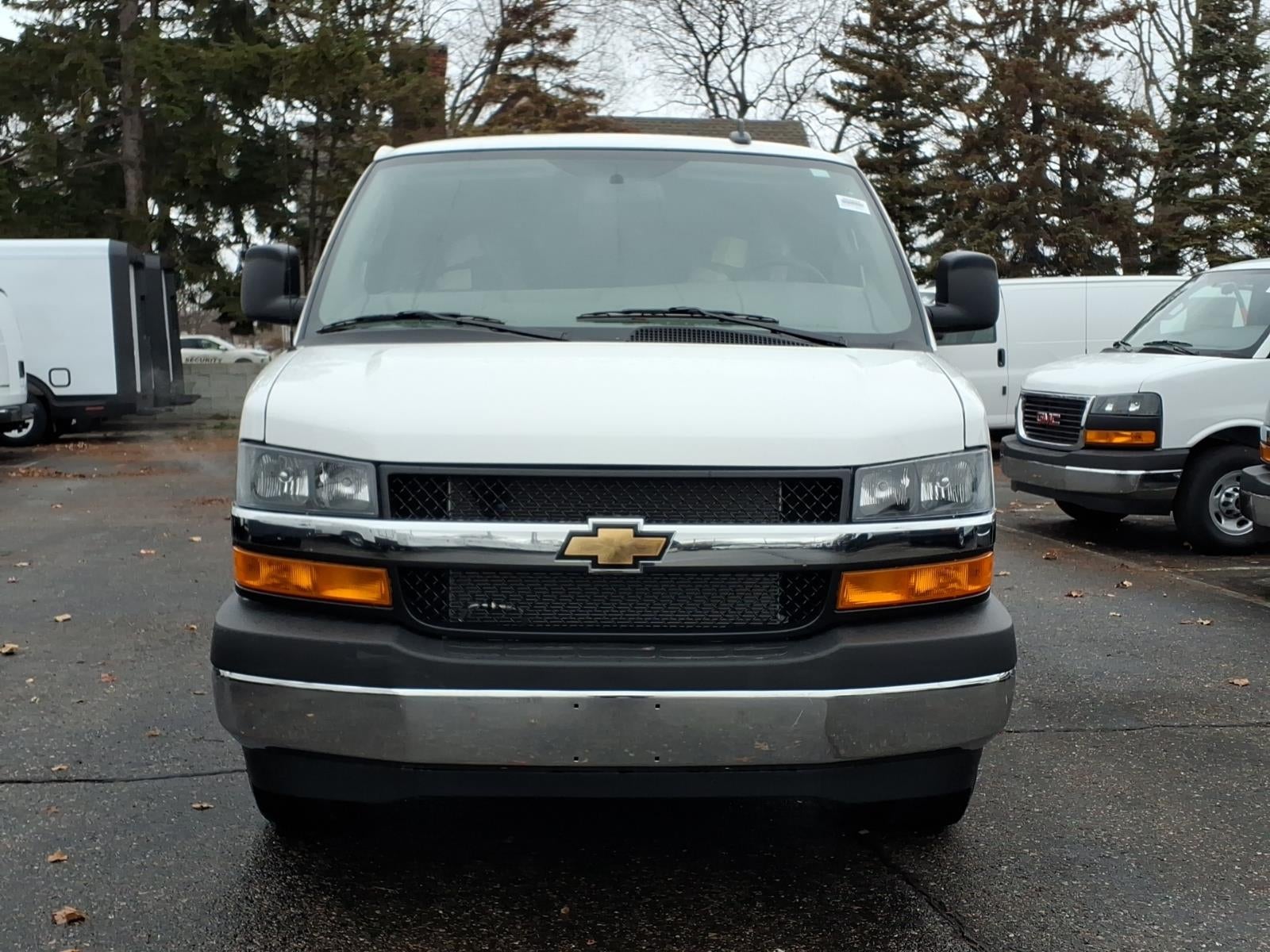 2025 Chevrolet Express Cargo WT