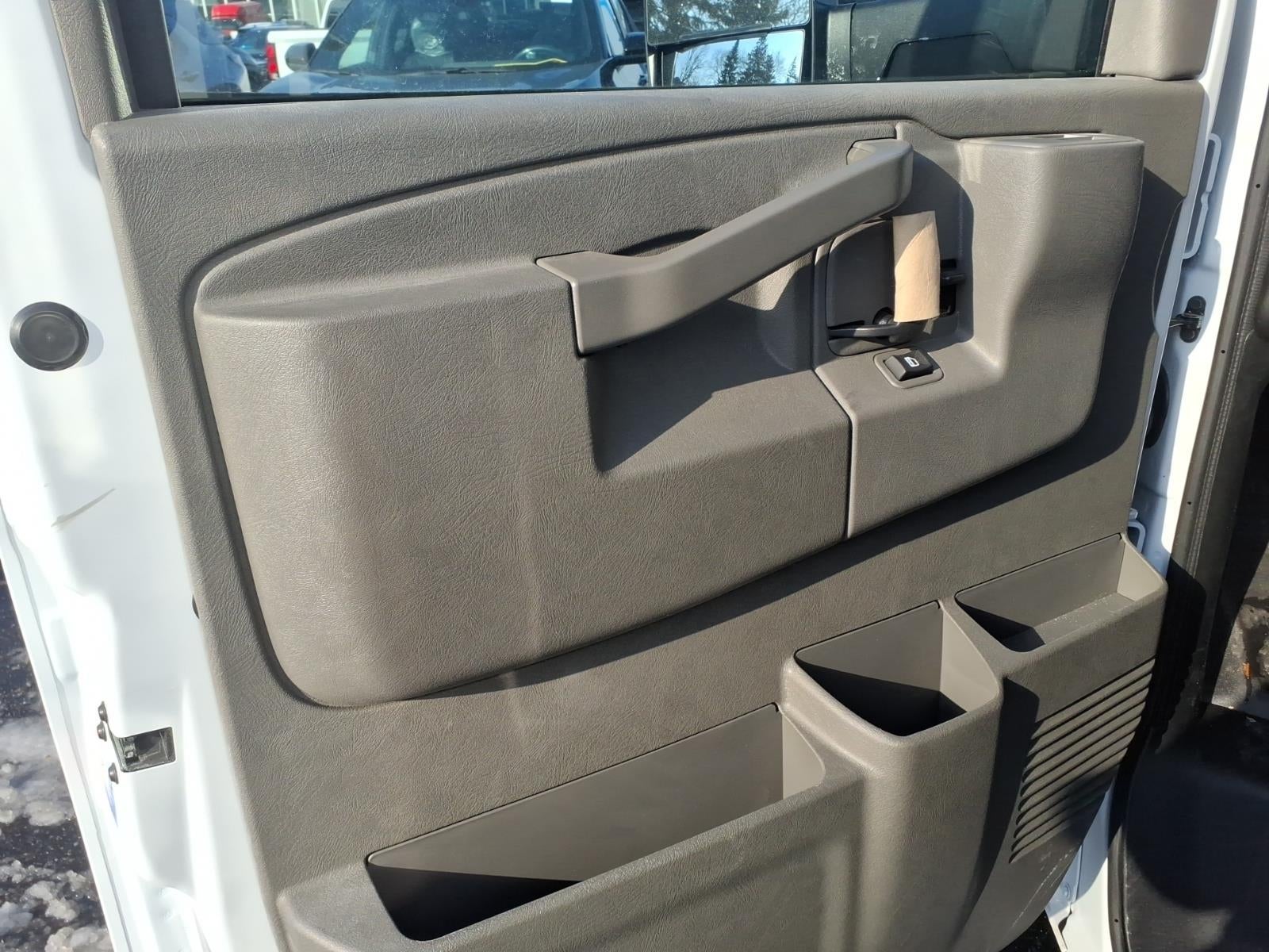 2026 Chevrolet Express Cutaway 3500 1WT