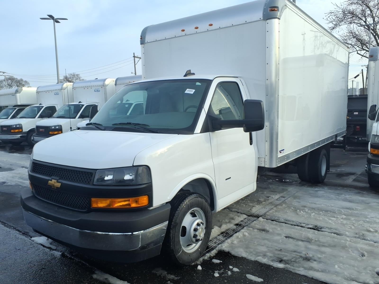 2026 Chevrolet Express Cutaway 3500 1WT