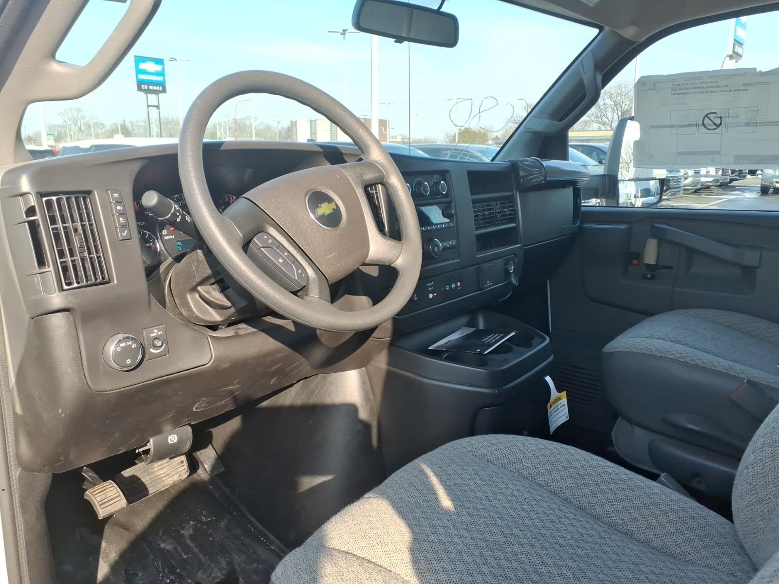 2025 Chevrolet Express Cutaway 3500 1WT
