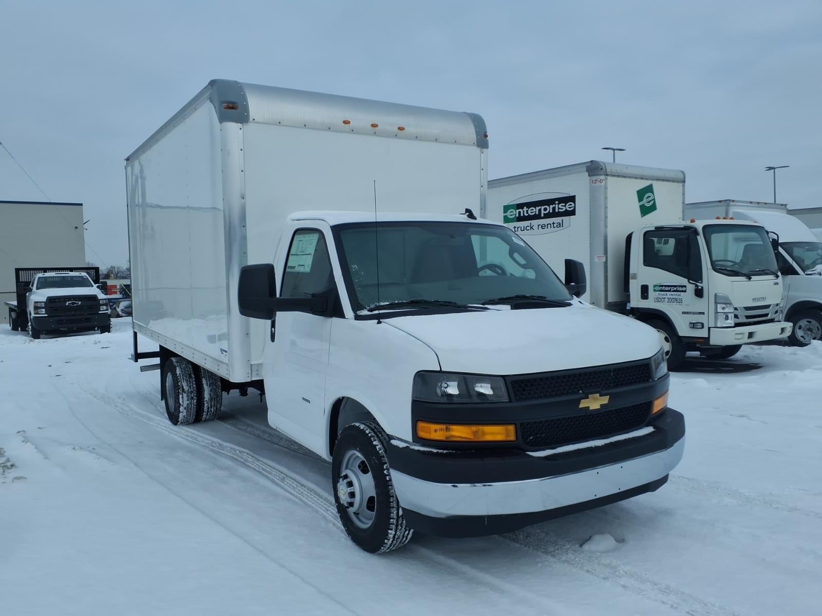 2025 Chevrolet Express Cutaway 3500 1WT