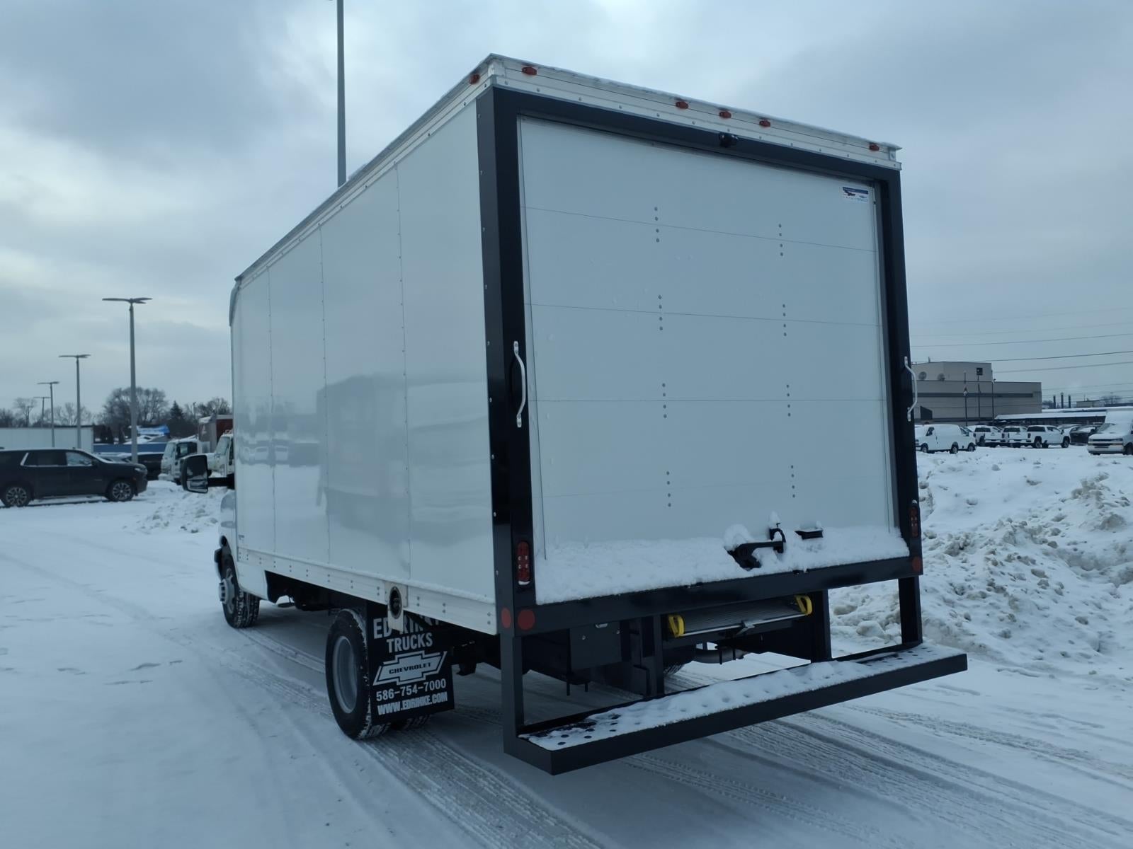 2025 Chevrolet Express Cutaway 3500 1WT