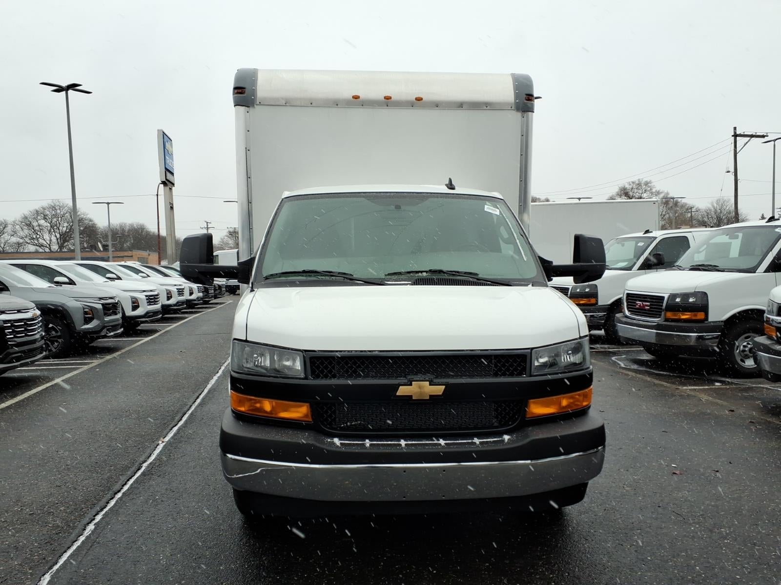 2025 Chevrolet Express Cutaway 3500 1WT