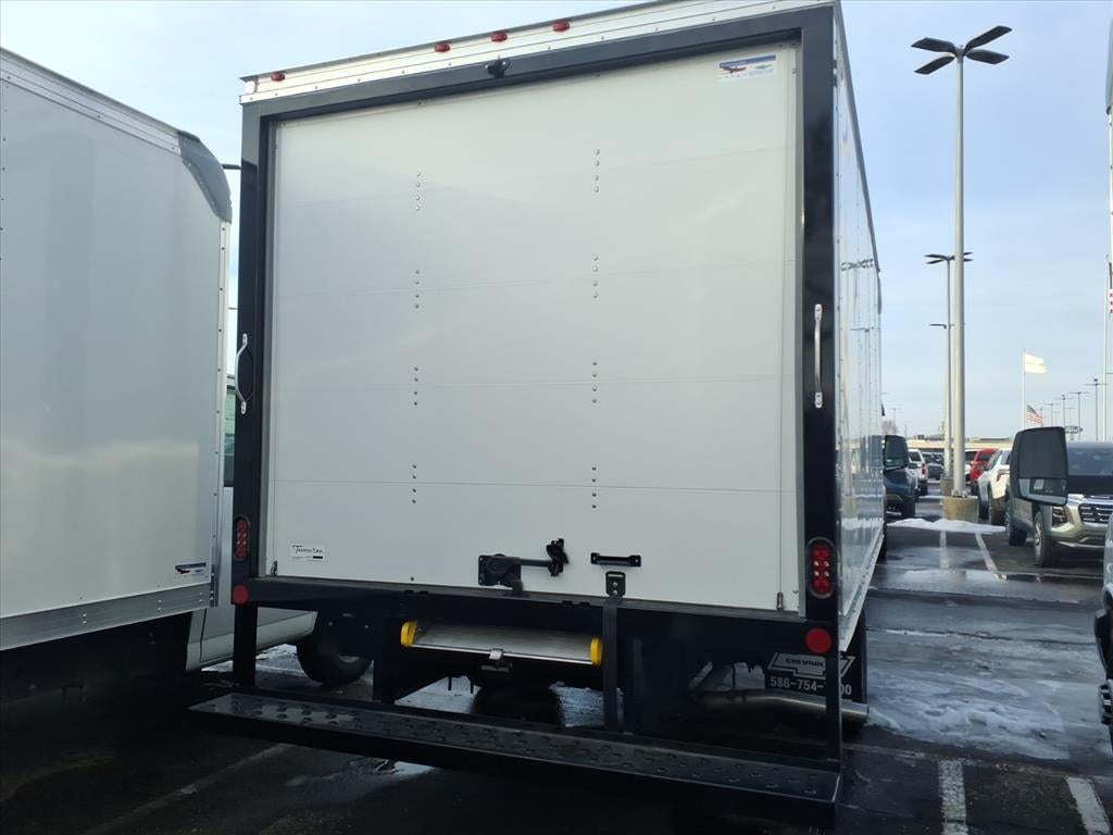 2025 Chevrolet Express Cutaway 3500 1WT