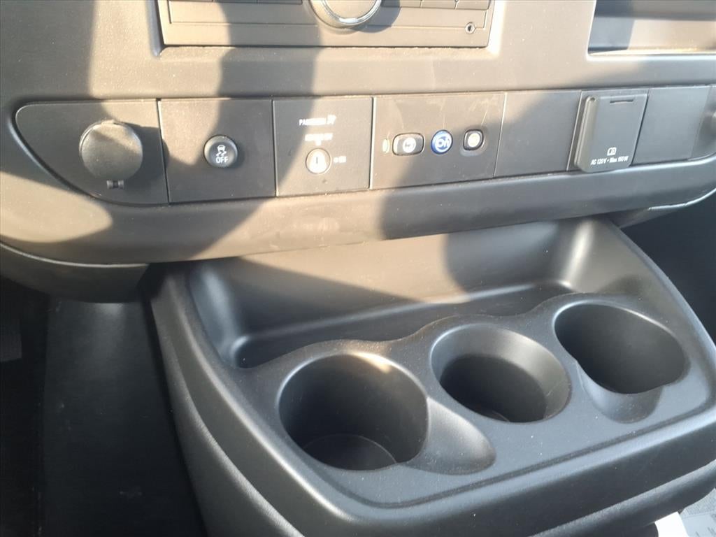 2025 Chevrolet Express Cutaway 3500 1WT