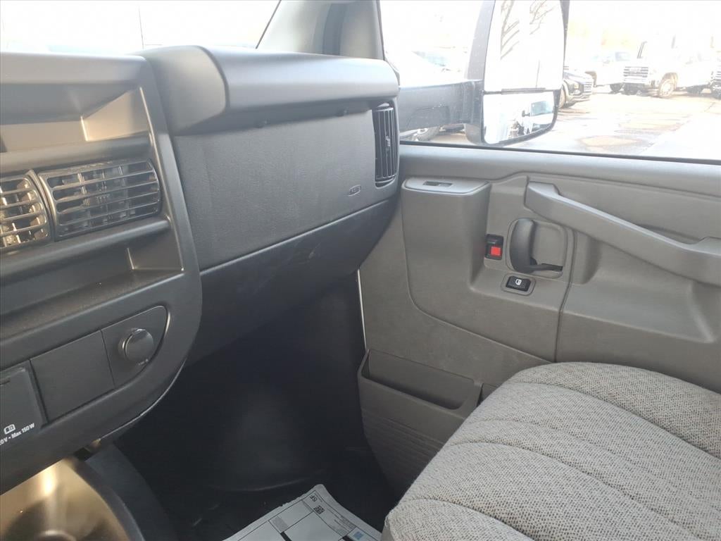 2025 Chevrolet Express Cutaway 3500 1WT