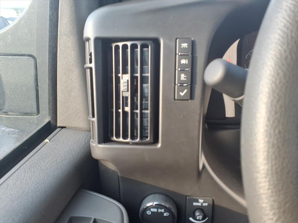 2025 Chevrolet Express Cutaway 3500 1WT