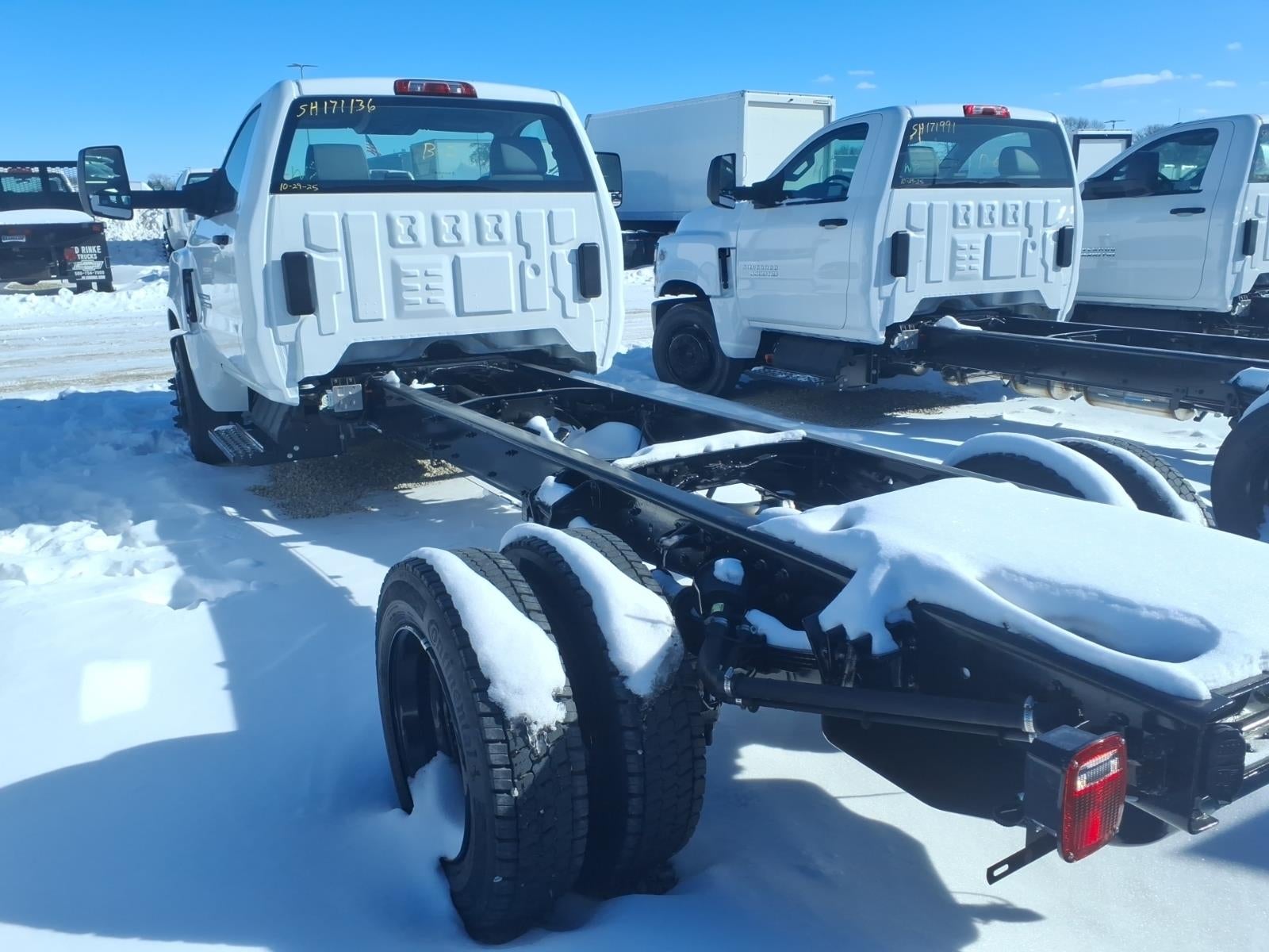 2025 Chevrolet Express Cutaway 3500 1WT