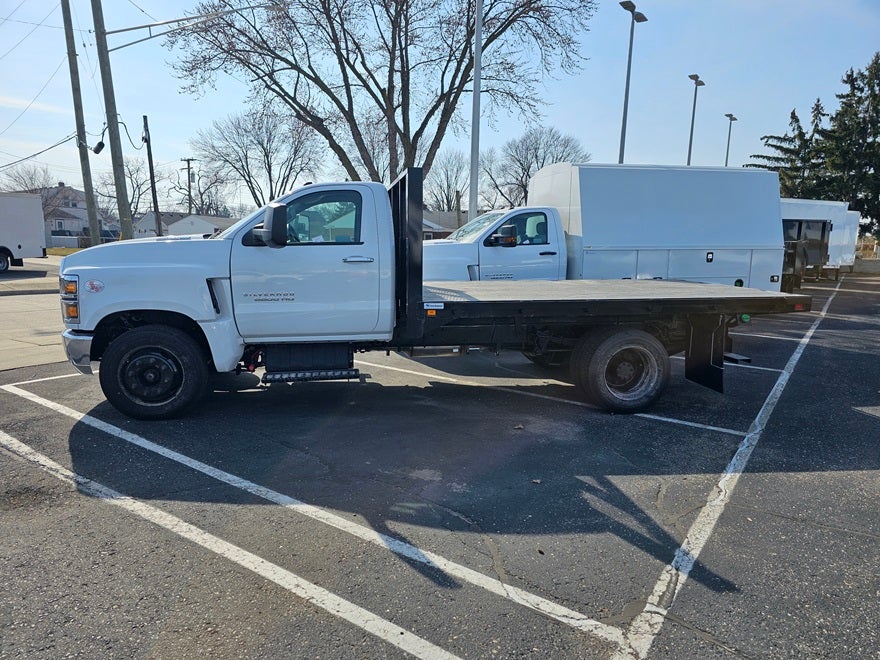 2023 Chevrolet Silverado 5500 HD Work Truck
